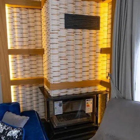 Havuzlu Lueks Yeni 4 Oda Villa Cesme