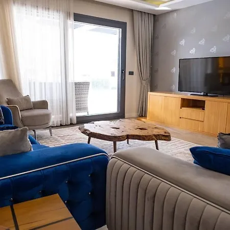 Havuzlu Lueks Yeni 4 Oda * Cesme