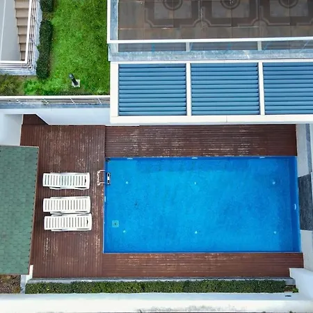 Havuzlu Lueks Yeni 4 Oda Cesme